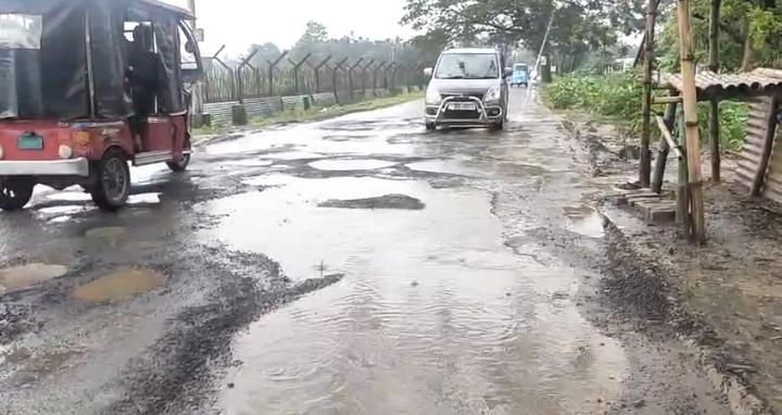 কোটি টাকা খরচেও বেহাল কৈলাশহর রাঙ্গাউটি রাস্তা! নির্বাচনের আগে তাড়াহুড়োর কাজ, বেহাল দশায় পরিণত !