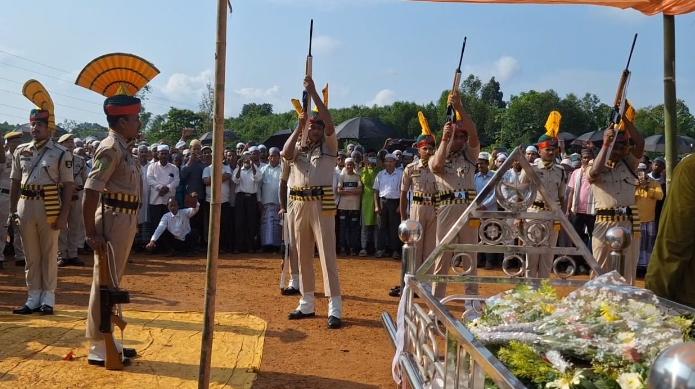 রাষ্ট্রীয় মর্যাদায় শেষ বিদায় প্রাক্তন বনমন্ত্রী ও প্রবীণ সিপিআই(এম) নেতা ফয়জুর রহমানকে।