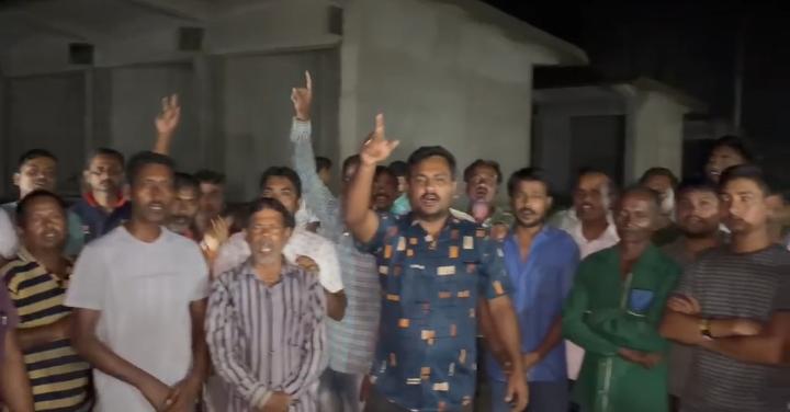 অভিযুক্ত মানব পাচারকারির বিরুদ্ধে গ্রামবাসীর বিক্ষোভ !