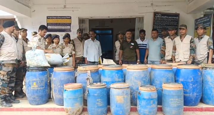 গোয়েন্দা বিভাগের বড় সাফল্য,কালিখলা ও লেদরাবাড়ি থেকে ৯৭৯ কেজি শুকনো গাজা উদ্ধার !