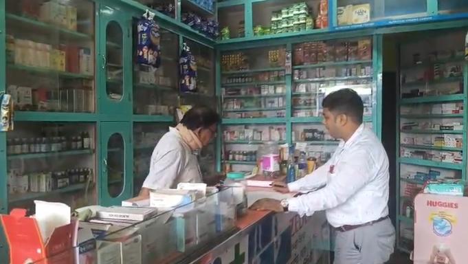 আমবাসায় হঠাৎ ওষুধের দোকানে ড্রাগ ইন্সপেক্টরের অভিযান, চারু মেডিকেল হলে মিলল না ফার্মাসিস্ট